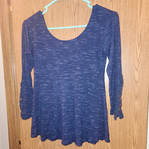 💓 3/$10 Lily Rose XS Blue Pretty Top With Crochet Sleeves - Picture 12 of 12
